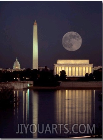 Moonrise over the Lincoln Memorial