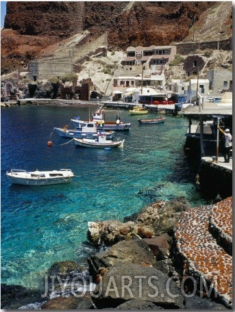 Fishing Harbour of Oia Village, Port of Ammoudi, Oia, Santorini (Thira), Cyclades Islands, Greece