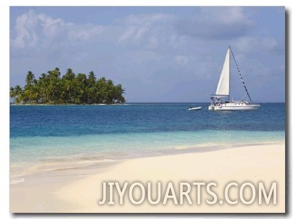 Panama, Comarca de Kuna Yala, San Blas Islands, Beach and Sailing Boat
