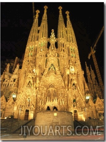 Night View of Antoni Gaudis La Sagrada Familia Temple