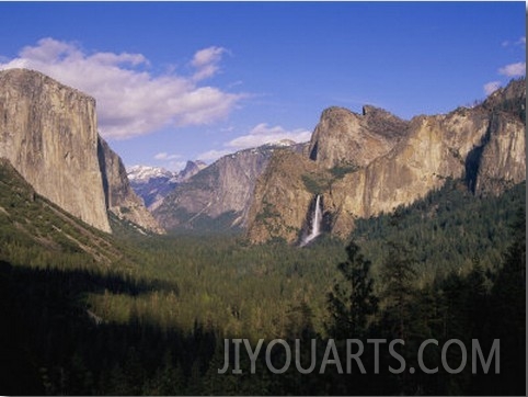 A Scenic View of Yosemite Valley