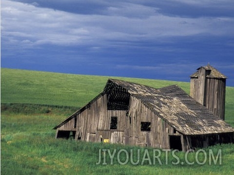 Wooden barn and silo, Lewiston, Idaho
