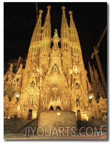Night View of Antoni Gaudis La Sagrada Familia Temple