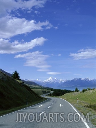 Road to Mount Cook, Mount Cook National Park, South Island, New Zealand