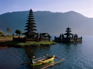 Lake Bratan, Pura Ulun Danu Bratan Temple and Boatman, Bali, Indonesia