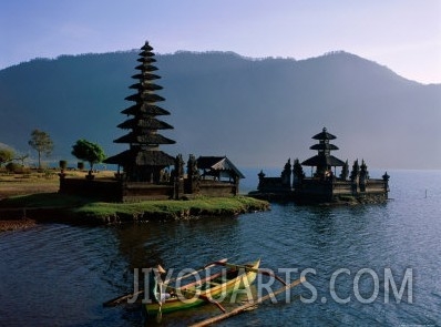 Lake Bratan, Pura Ulun Danu Bratan Temple and Boatman, Bali, Indonesia